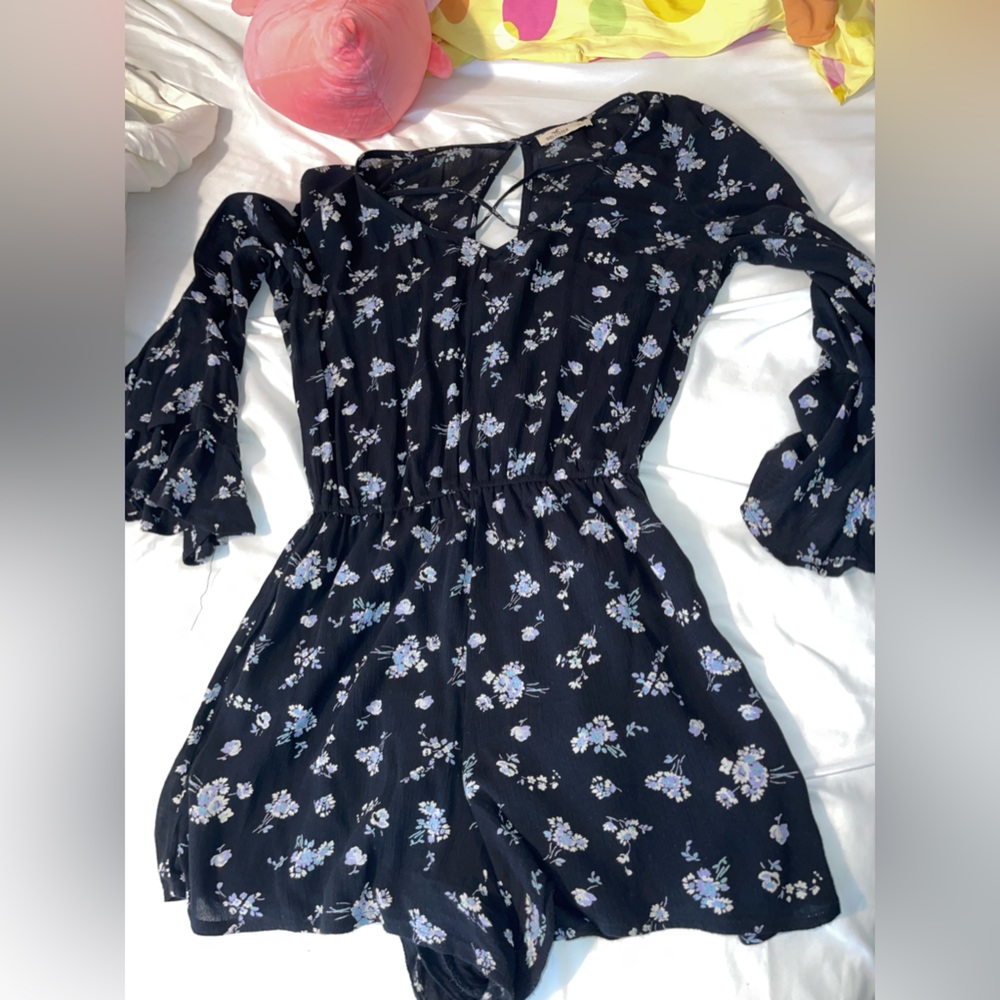 Hollister long sleeve romper size M